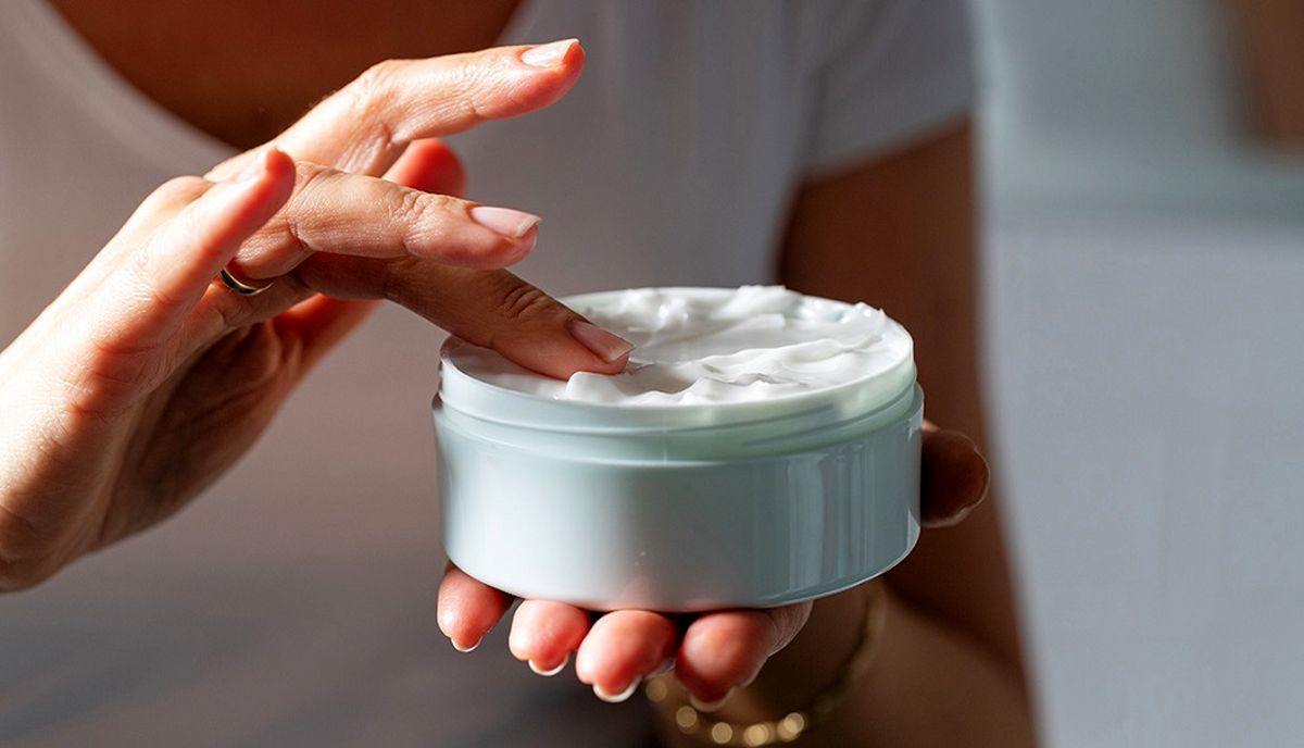 woman-using-moisturizing-cream