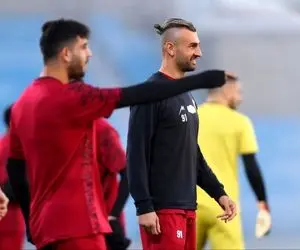 (عکس) مهاجم پرسپولیس در رختکن الهلال چه می‌کرد؟