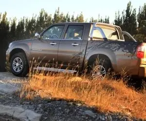 عرضه خودرو میلیاردی گروه بهمن در بورس؛ قیمت چند؟