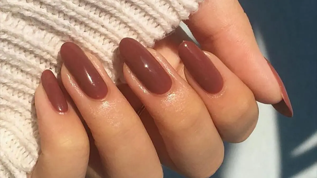 jujube-red-nail-polish-color-for-wheat-skin