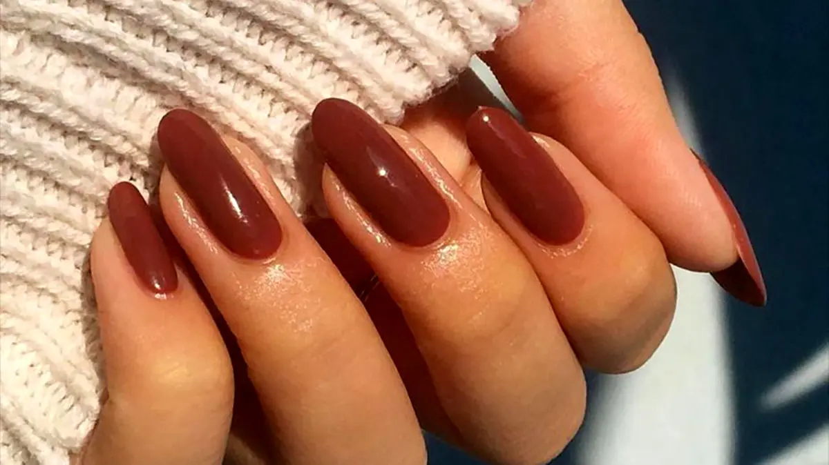 jujube-red-nail-polish-color-for-wheat-skin