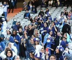 استقبال بی سابقه بانوان استقلالی از بازی استقلال - پیکان