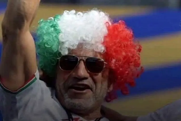 آواز شادی؛ خوش رقصی پرچم غول آسای ایران کف لس آنجلس/ ترامپ ادا احترام کرد
