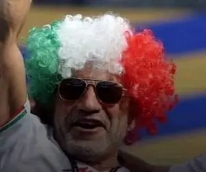 آواز شادی؛ خوش رقصی پرچم غول آسای ایران کف لس آنجلس/ ترامپ ادا احترام کرد