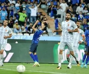 ساپینتو مهاجم استقلال را غافلگیر کرد!