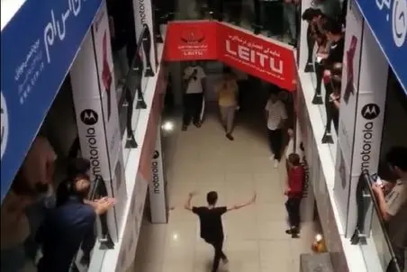 آواز شاد؛ تو بازار تبریز برق رفته مغازه دارا ریختن بیرون آذری میرقصن چه دستیم میزنن