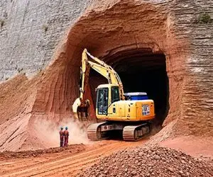 ابزارآلات غول پیکر؛ بیل مکانیکی غول برای اینکه غلت نزن ته درهکوه و سوراخ کرد