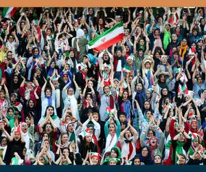 ساخت جایگاه ویژه زنان در ورزشگاه آزادی؟!