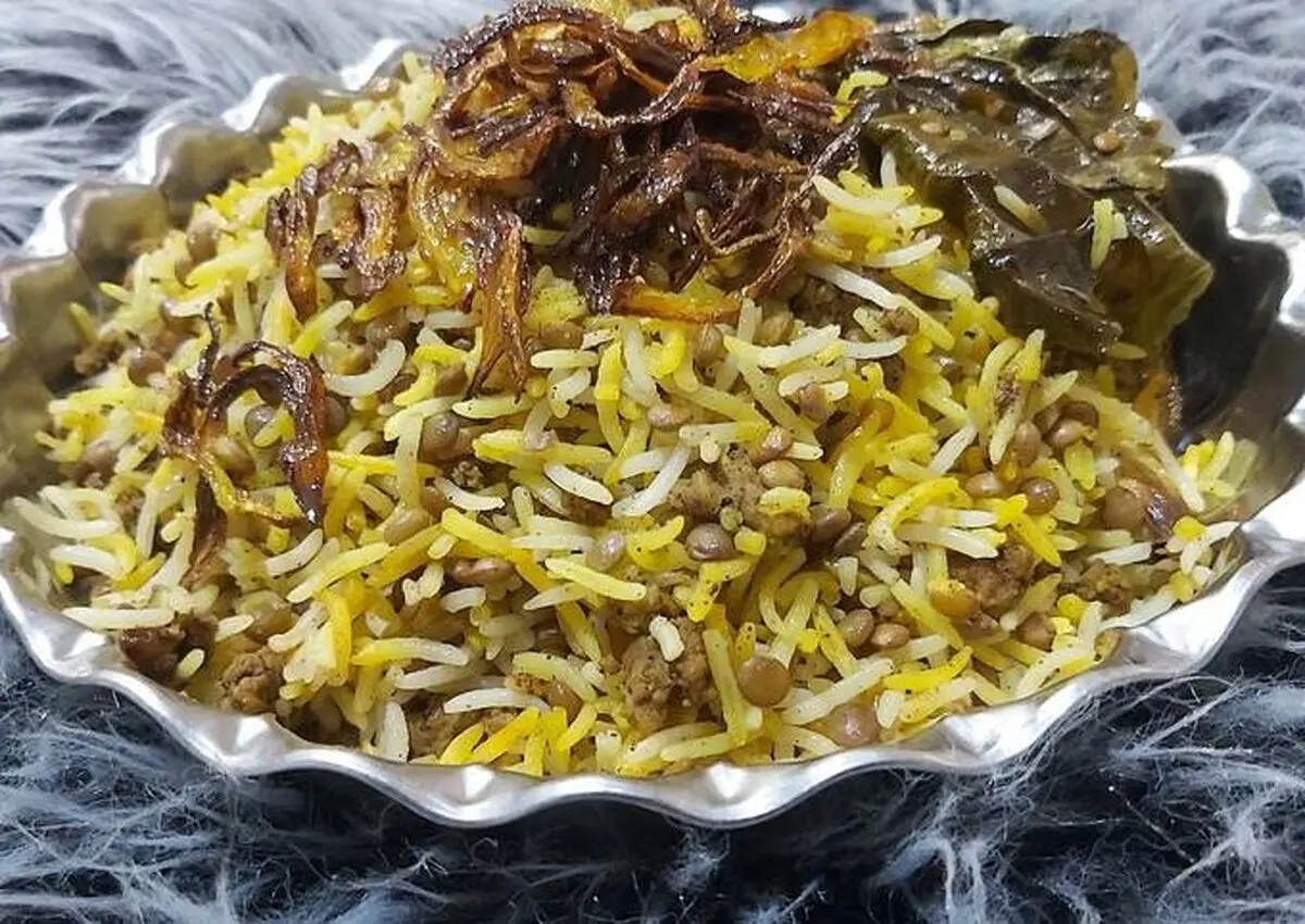 عدس-پلو-با-گوشت-و-پیاز-داغ-دستور-اصلی-عکس