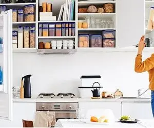 ترفندهای خانه داری؛ نظم دهی و مرتب کردن کابینت برای آشپزخونه های کوچیک