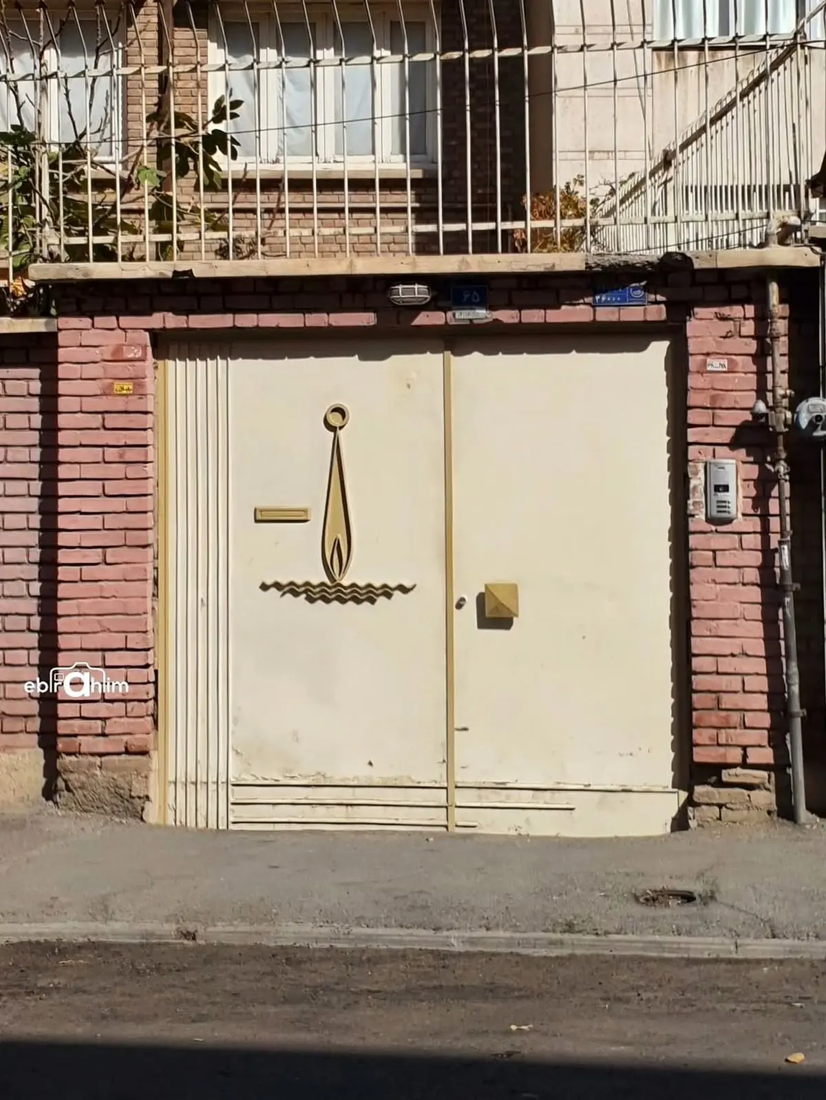 چرا دیگه در های ورودی رو این_شکلی درست نمیکنن؟؟نظرتون چیه؟؟عکس@ebrahim_azarpour ———————————————@ (3)