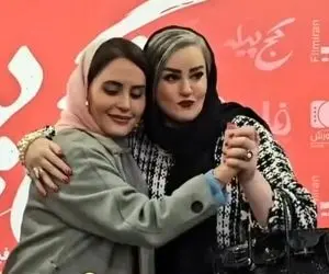 آواز هنرمندانه؛ پایکوبی تانگو نعیمه نظام دوست و الناز واسه عکاسی که هردو تیپ زدن