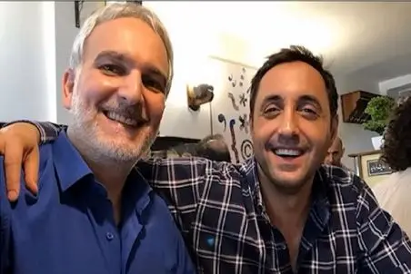 سکانس خندان/آبروریزی بنفشه خواه درمجلس ختم پدر امیرحسین رستمی قهقهه میزنه بیرونش کردن