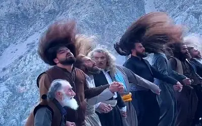 آواز جگرسوز؛ پیر شالیار با گیسوهای کمند جنون گرفتن و از کوه سرازیر شدن دل خون کردن