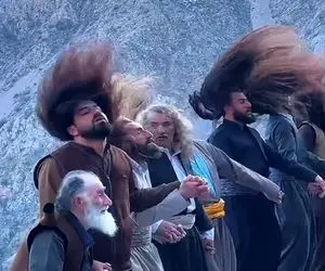 آواز جگرسوز؛ پیر شالیار با گیسوهای کمند جنون گرفتن و از کوه سرازیر شدن دل خون کردن