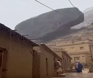 معماری طبیعت؛ تخته سنگ سند مرگ اهالی ده رو آوورده بود