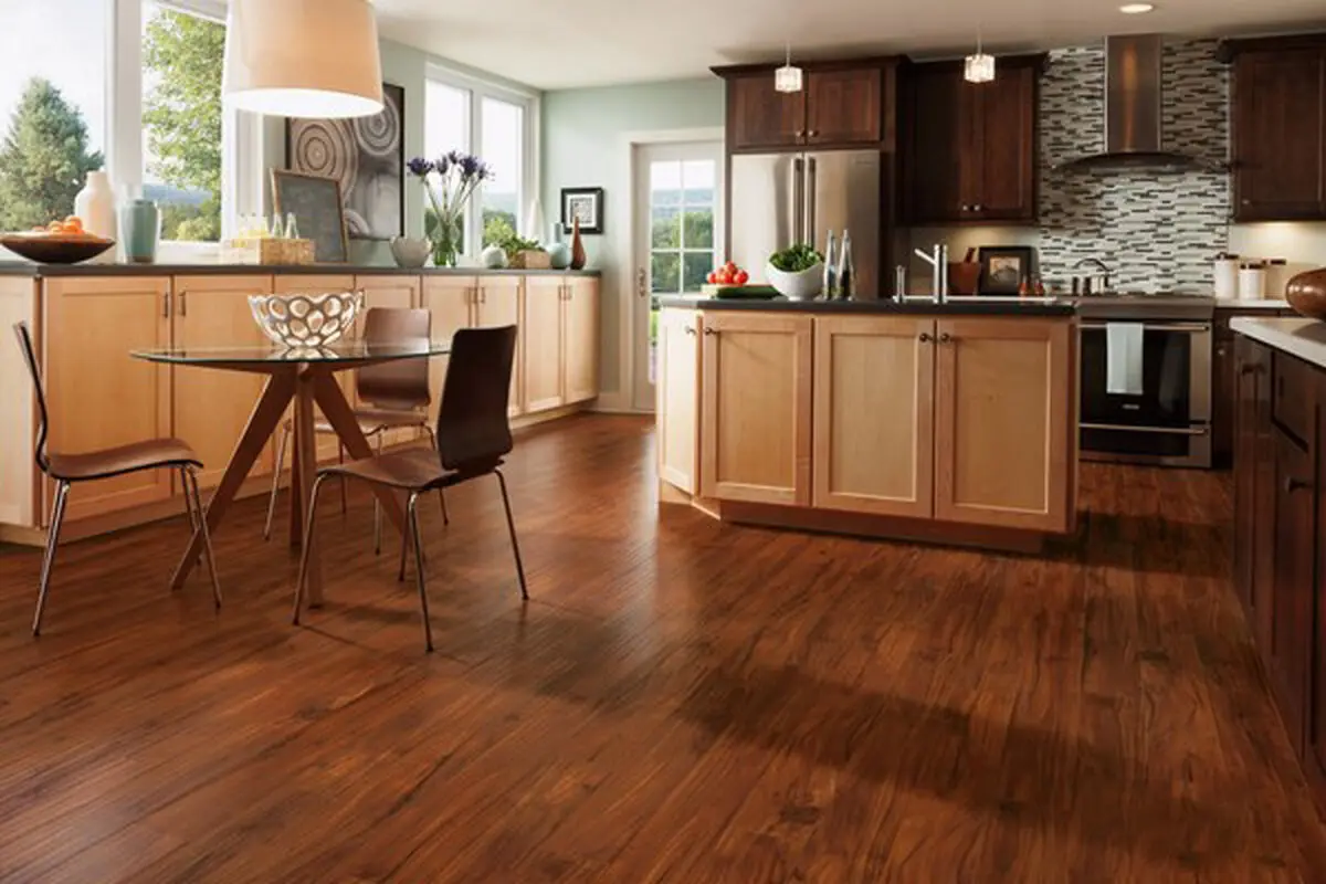 leminate-flooring-in-home-decor1-1