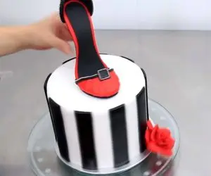 ایده های خلاقانه؛ واسه کیک تولد دخترت دنبال ایده ای؟ این مدل کفش پاشنه بلند عالیه