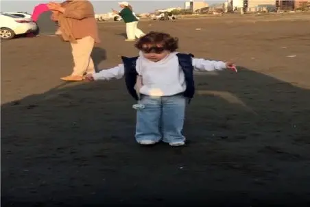 آواز شاد؛ پسربچه با قد اسمورفیش یه رقص آذری میره کفت ببره / بزرگ بشه چی میشه