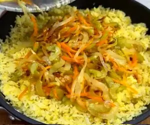 آموزش آشپزی؛ با کمی برنج تخم مرغ و سبزیجات این غذای آلمانی رو درست کن