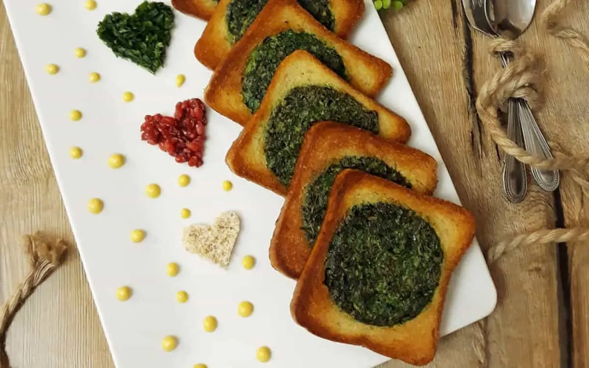 kookoo-sabzi-nan-tost