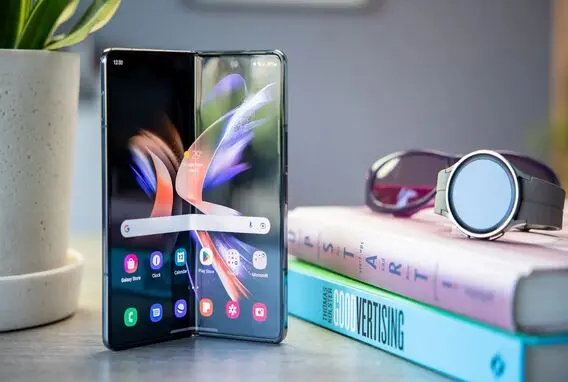 گوشی با صفحه نمایش بزرگ / والا به اینا میاد تلویزیون باشن تا گوشی اندازه کف دسته غولن