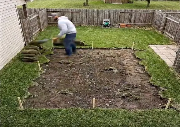 معماری خلاقانه؛ برای جنگ یه پناهگاه لوکس زیر حیاط خونه ساخت به عقل جن هم نمیرسه