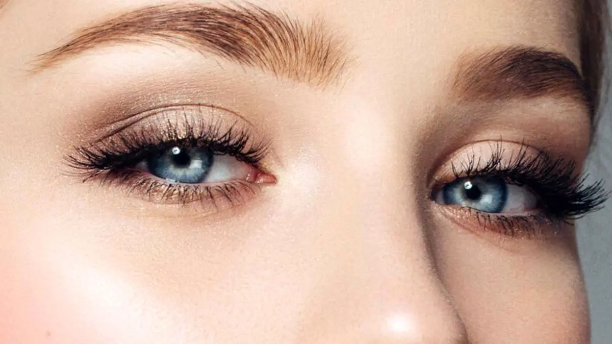 Solutions-for-thick-eyelashes-825x464