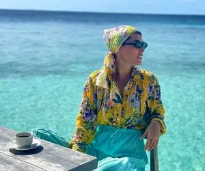 فرشته حسینی لب دریا با تیپ هاوایی و متفاوت!