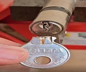 ترفند اوستا؛ چقد حرفه ای و تر و تمیز کلید شکسته تو قفل رو درآوورد خوشم اومد