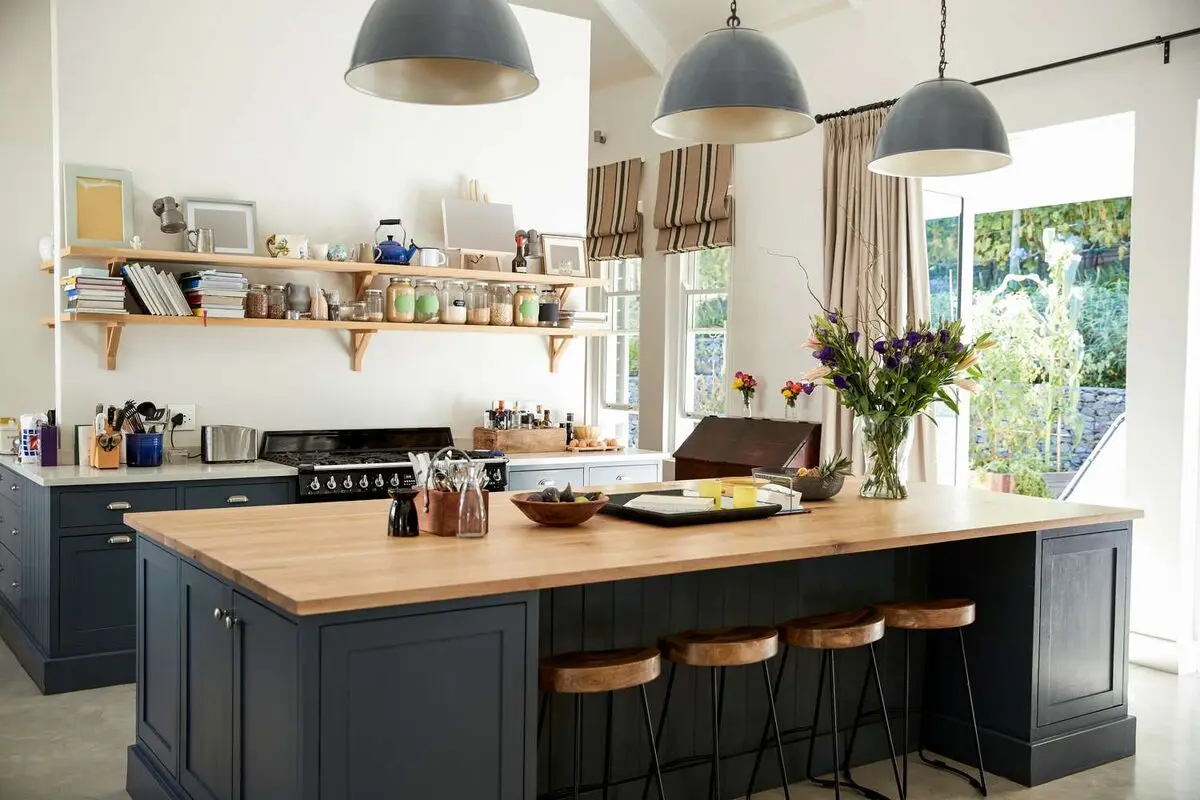 everything-you-need-to-know-kitchen-islands-lead-getty-0423-3879114cb97d49e68735dcc532884ebc