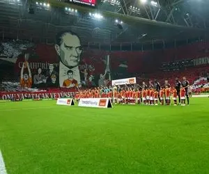 (عکس) درگیری هواداران بایرن و گالاتاسارای در استانبول