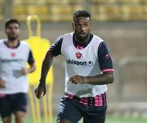 مجوز بازی مهاجم جدید پرسپولیس صادر شد