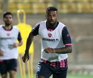 مجوز بازی مهاجم جدید پرسپولیس صادر شد