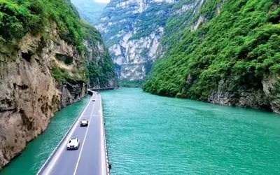 ساخت چین؛ بزرگراه آبی گوئیژو جون میده واسه اینکه ساعت ها توش رانندگی کنی و ریلکس شی