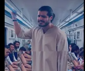 آواز خیابانی؛ آقاهه تو مترو خون جوان وطن رو با سوز خوند فقط آخرش که شجریانم میخونه