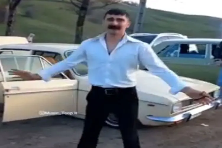 آواز شاد؛ اوههه هیچ باورم نمیشد رقص مردونه با سیبیل قیطونی انقد جذاب باشه