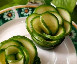 ایده های خلاقانه؛ درست کردن گل رز با خیار و هویج بدون هیچ ابزاری