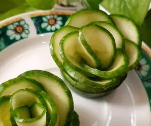 ایده های خلاقانه؛ درست کردن گل رز با خیار و هویج بدون هیچ ابزاری