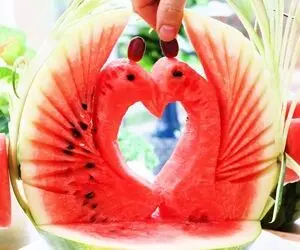 ایده های خلاقانه؛ واسه مهمونی اینجوری هندوانه رو برش بزنی جاری دهنش از تعجب وا میمونه