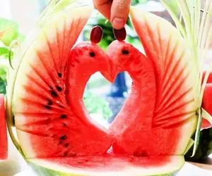 ایده های خلاقانه؛ واسه مهمونی اینجوری هندوانه رو برش بزنی جاری دهنش از تعجب وا میمونه