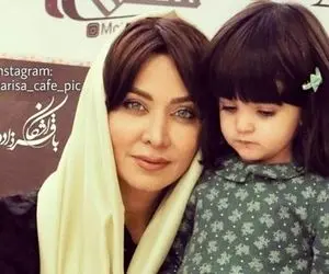 آواز شاد؛ فقیهه سلطانی با دختر شیطون بلا وروجکش تو ماشین لوکسش چه آوازی خوندن