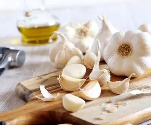 با خواص بی نظیر سیر آشنا شو تا هر روز سر سفرت حاضری بزنه؛ آقا عجیییب خوشطعمِ و مقوی! 