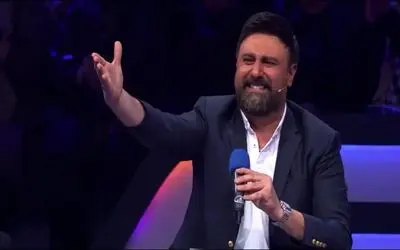 سکانس شاد/حرکات آذری محمد علیزاده تو پشت صحنه ژوله رو به وجد آورده/خودش یه پا رقصندس