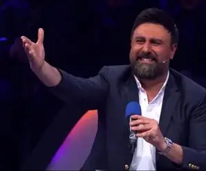 سکانس شاد/حرکات آذری محمد علیزاده تو پشت صحنه ژوله رو به وجد آورده/خودش یه پا رقصندس