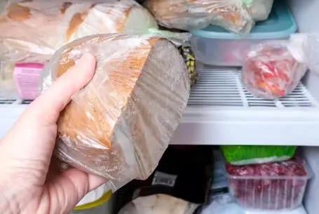 ترفندهای خانه داری؛ هر نونی رو تا چه مدت میشه توی فریزر و یخچال نگهداری کرد؟