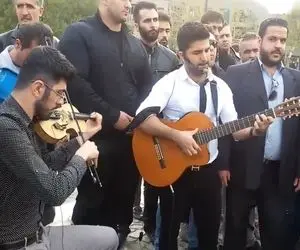 آواز خیابانی؛ ببینید مجید خراطها چطور با حس بین ملتی که دورش حلقه زدن میخونه!