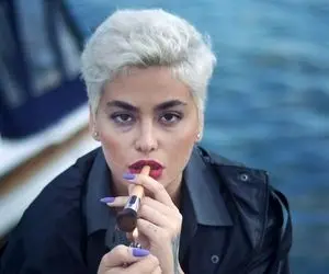 وقتی ریحانه پارسا کمی از لخت شدن دست بر می دارد!