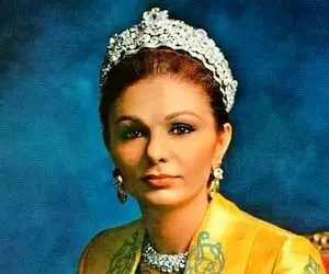 سفر به ایام قدیم سال 1348؛ فرح دیبا در بیمارستان و قیافه مات زده پسر بیمار