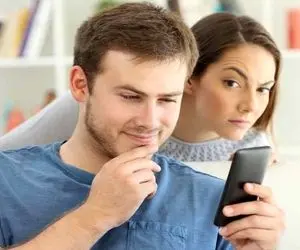  حکم شرعی چک کردن گوشی همسر چیست؟